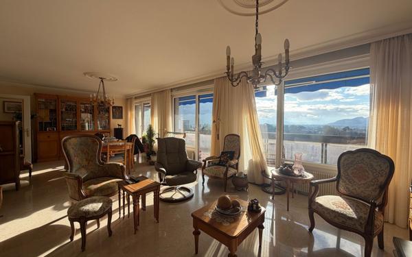 Appartement à vendre    5 pièces • 138,83 m2 Saint-Égrève