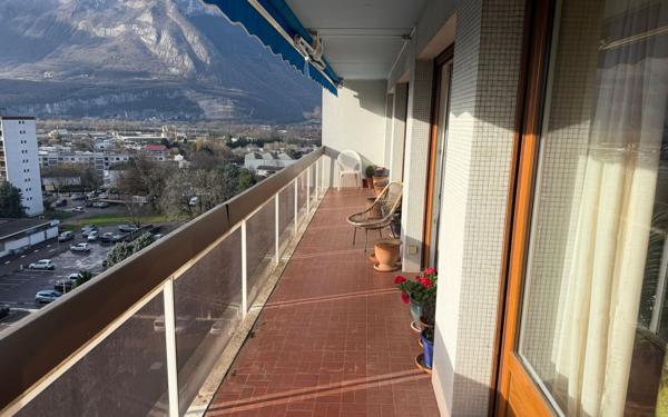 Appartement à vendre    5 pièces • 138,83 m2 Saint-Égrève