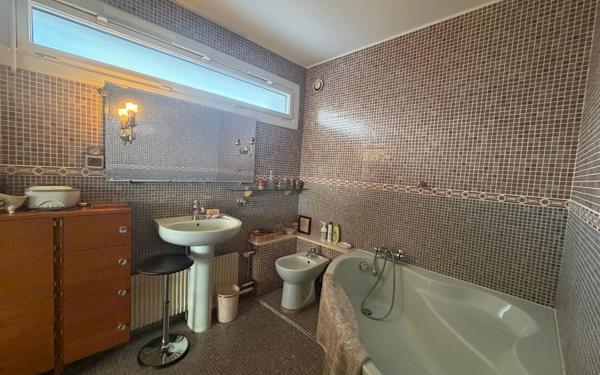 Appartement à vendre    5 pièces • 138,83 m2 Saint-Égrève