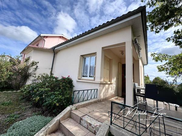 À découvrir à CHARBONNIER ensemble immobilier locatif