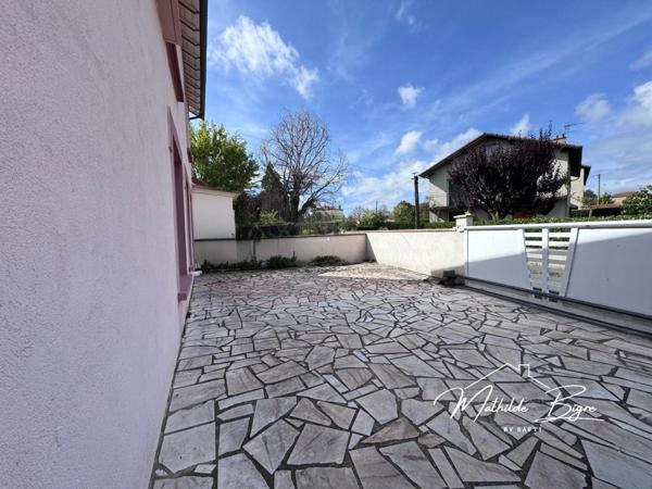 À découvrir à CHARBONNIER ensemble immobilier locatif