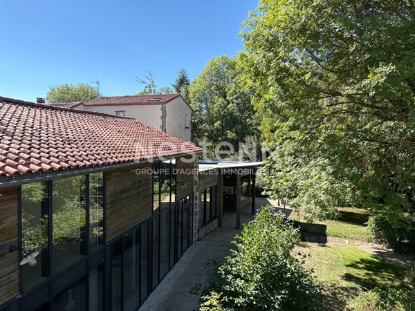 Exceptionnelle ensemble immobilier à Nueil Les Aubiers - 21 Pièces, 12 Chambres, 638 m²
