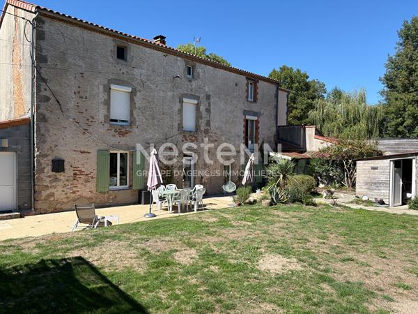 Exceptionnelle ensemble immobilier à Nueil Les Aubiers - 21 Pièces, 12 Chambres, 638 m²