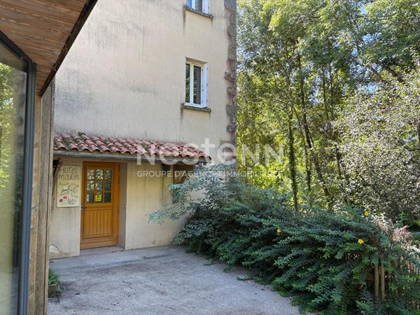 Exceptionnelle ensemble immobilier à Nueil Les Aubiers - 21 Pièces, 12 Chambres, 638 m²