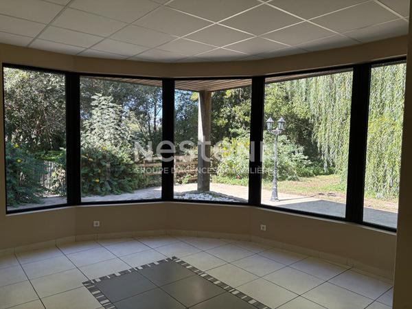 Exceptionnelle ensemble immobilier à Nueil Les Aubiers - 21 Pièces, 12 Chambres, 638 m²