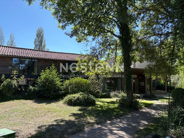 Exceptionnelle ensemble immobilier à Nueil Les Aubiers - 21 Pièces, 12 Chambres, 638 m²