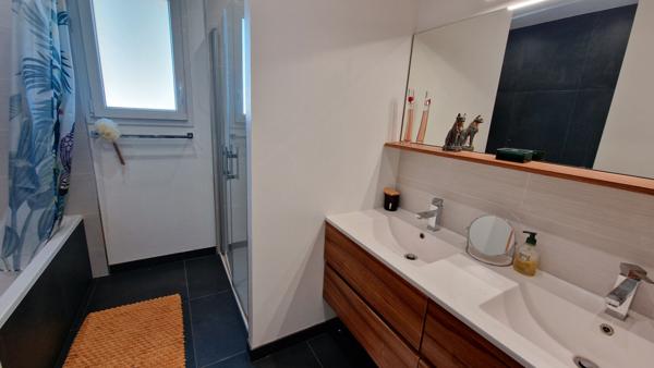 Maison récente proche bourg