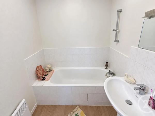 Appartement F3 à vendre  3 pièces - 66,93 m 2   NANTES  - 44