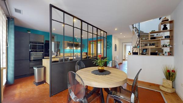 Maison
         7 pièces
        - 218 m² 448 000 € *