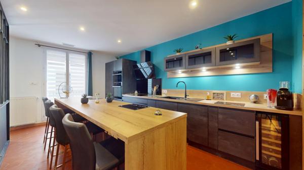 Maison
         7 pièces
        - 218 m² 448 000 € *