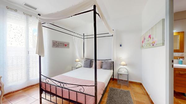 Maison
         7 pièces
        - 218 m² 448 000 € *