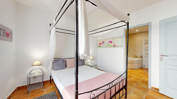 Maison
         7 pièces
        - 218 m² 448 000 € *
