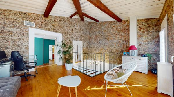Maison
         7 pièces
        - 218 m² 448 000 € *