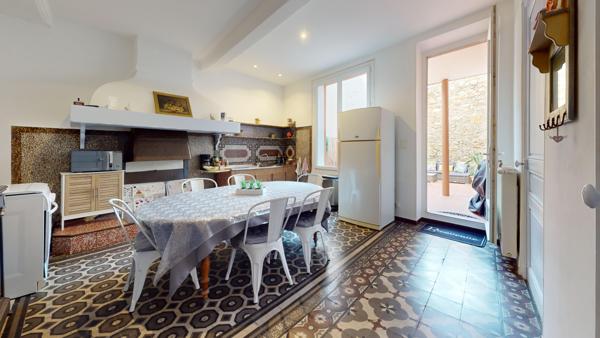 Maison
         7 pièces
        - 218 m² 448 000 € *