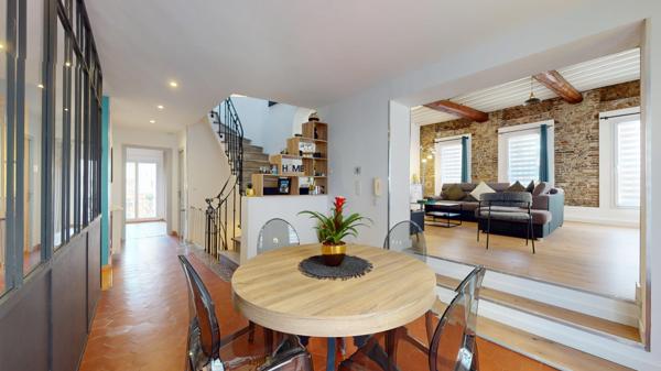Maison
         7 pièces
        - 218 m² 448 000 € *
