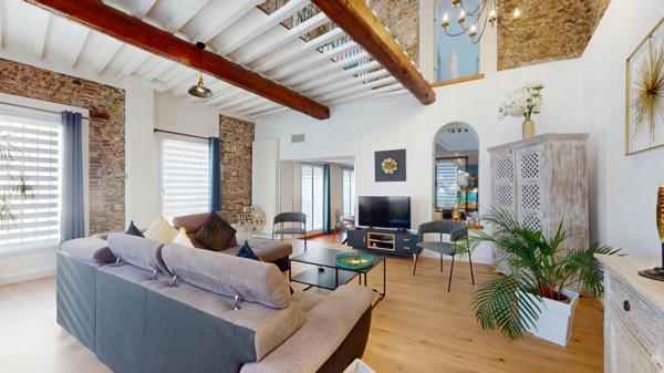 Maison
         7 pièces
        - 218 m² 448 000 € *
