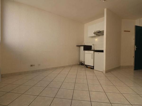 Location Studio 30.2 m² - 4 RUE WILFRID KILIAN Grenoble 38000