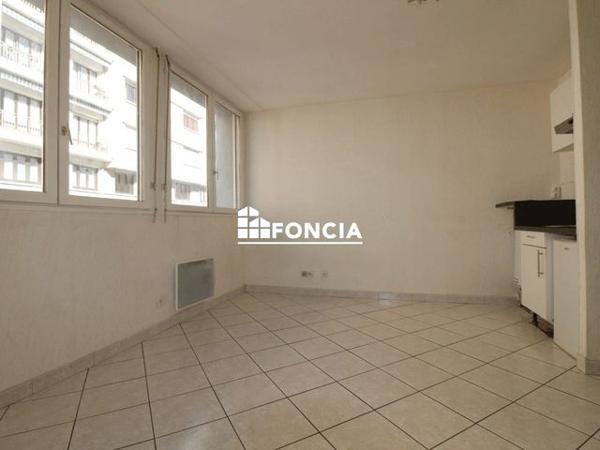 Location Studio 30.2 m² - 4 RUE WILFRID KILIAN Grenoble 38000