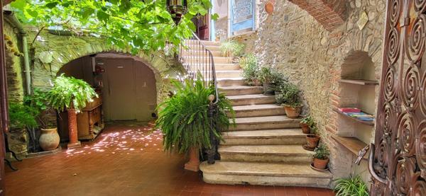 Magnifique Hotel Restaurant dans un immeuble historique du 18ème s.