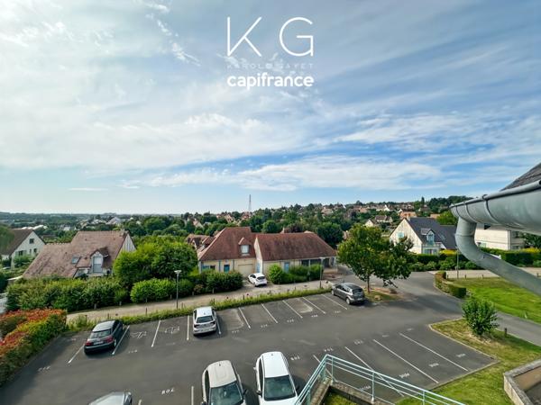 Bel appartement en duplex 90 m2 à vendre 3 chambres, vue dégagée sur Deauville plein ouest, parking en sous-sol