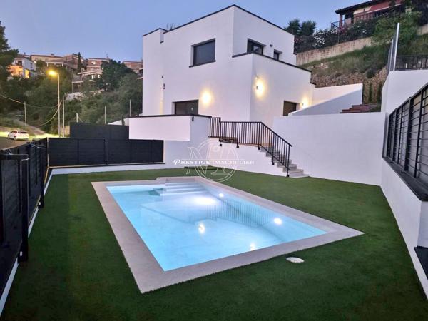 Calafell – Villa individuelle neuve haut gamme, piscine, garage