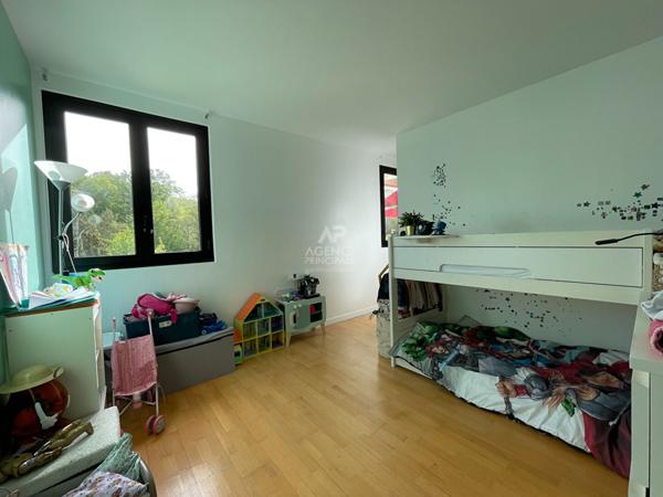 CHAVILLE - Appartement 4 pièces avec balcon et box €485 000 ** - Référence 685-C