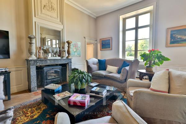 Château d’exception rénové du XIXᵉ siècle sur 9 hectares au cœur du Cognac