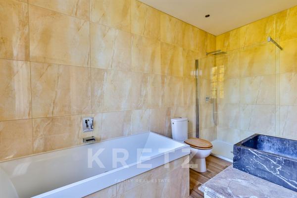 Château d’exception rénové du XIXᵉ siècle sur 9 hectares au cœur du Cognac