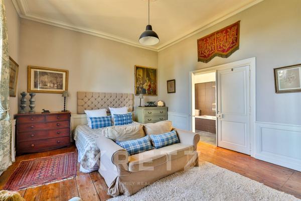 Château d’exception rénové du XIXᵉ siècle sur 9 hectares au cœur du Cognac