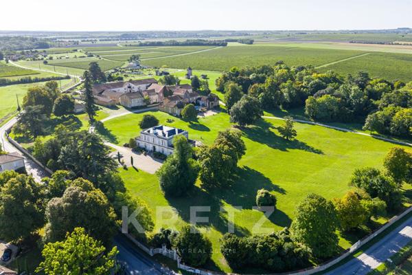 Château d’exception rénové du XIXᵉ siècle sur 9 hectares au cœur du Cognac