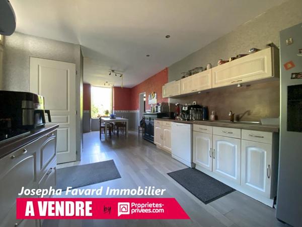 Maison de caractère de 158 m² avec 5 chambres et grand terrain à Bugeat