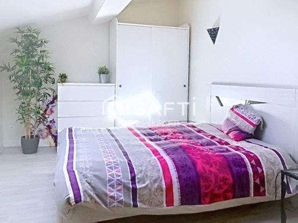 Maison de ville T5 avec garage, jardin et puits.