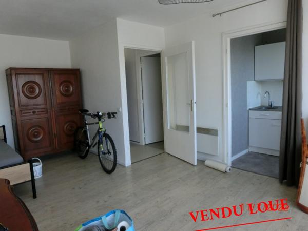 Studio lumineux avec terrasse