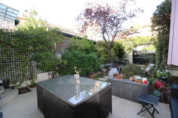 Maison
         7 pièces
        - 126 m² 870 000 €*