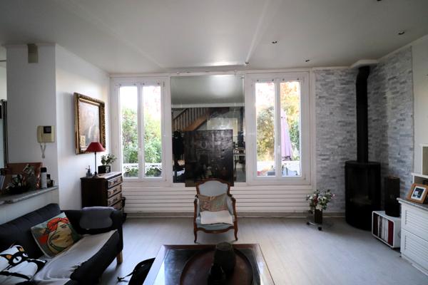 Maison
         7 pièces
        - 126 m² 870 000 €*