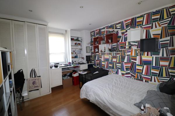 Maison
         7 pièces
        - 126 m² 870 000 €*