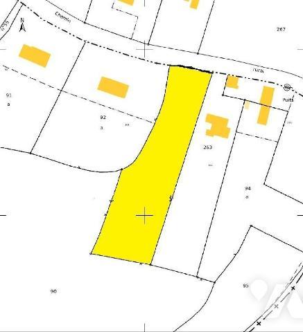  Dans hameau,  Beau Terrain, exposé Sud de 3601 m², dont environ 1780 m² constructible. Belle f...