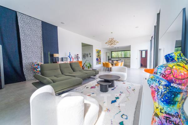 Villa contemporaine sur les hauteurs