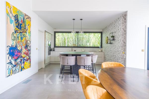 Villa contemporaine sur les hauteurs