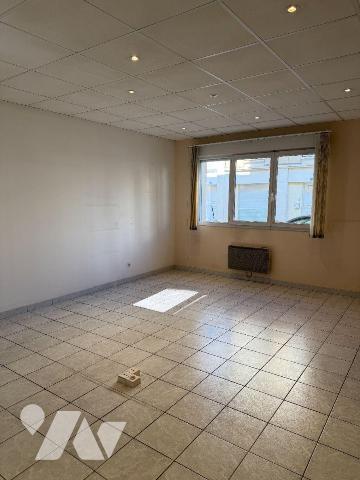 A Vendre à Troyes (10000) en Aube (10)

Local à usage professionnel et commercial de 191 m² a...