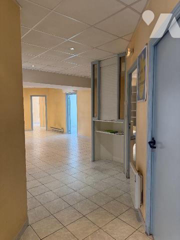 A Vendre à Troyes (10000) en Aube (10)

Local à usage professionnel et commercial de 191 m² a...
