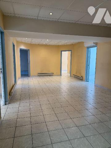 A Vendre à Troyes (10000) en Aube (10)

Local à usage professionnel et commercial de 191 m² a...