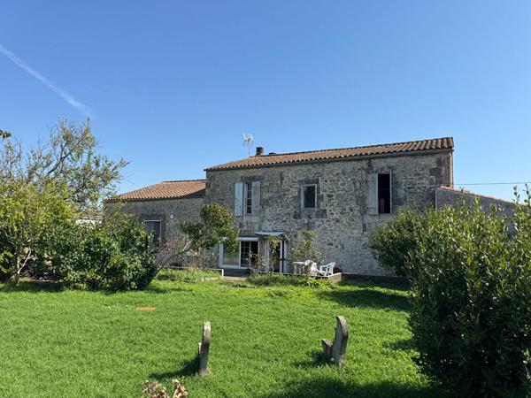 Rochefort - Charentaise 5 chambres - Garage, Chai et Jardin