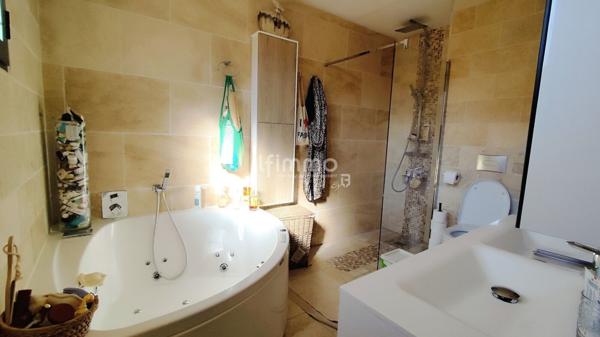 Villa provençale, confort énergétique moderne.