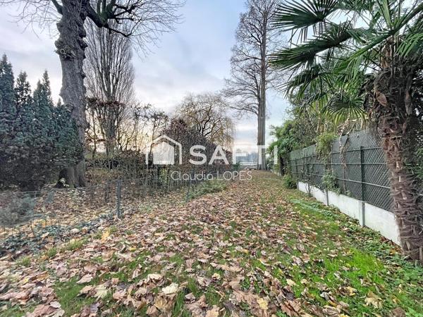 Pavillon pieds dans l’eau – 241,2 m²  loi carrez– Vue sur le lac d’Enghien