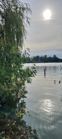 Pavillon pieds dans l’eau – 241,2 m²  loi carrez– Vue sur le lac d’Enghien