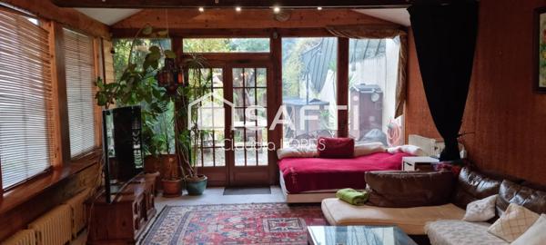 Pavillon pieds dans l’eau – 241,2 m²  loi carrez– Vue sur le lac d’Enghien