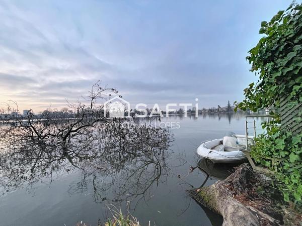 Pavillon pieds dans l’eau – 241,2 m²  loi carrez– Vue sur le lac d’Enghien