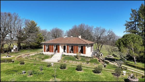Ensemble immobilier, une maison, trois granges, deux ateliers, 24 hectare de terres.