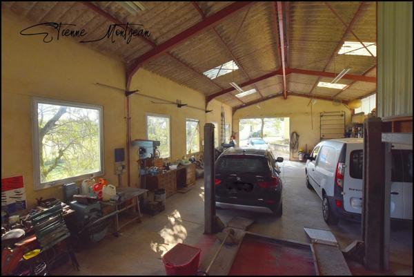 Ensemble immobilier, une maison, trois granges, deux ateliers, 24 hectare de terres.